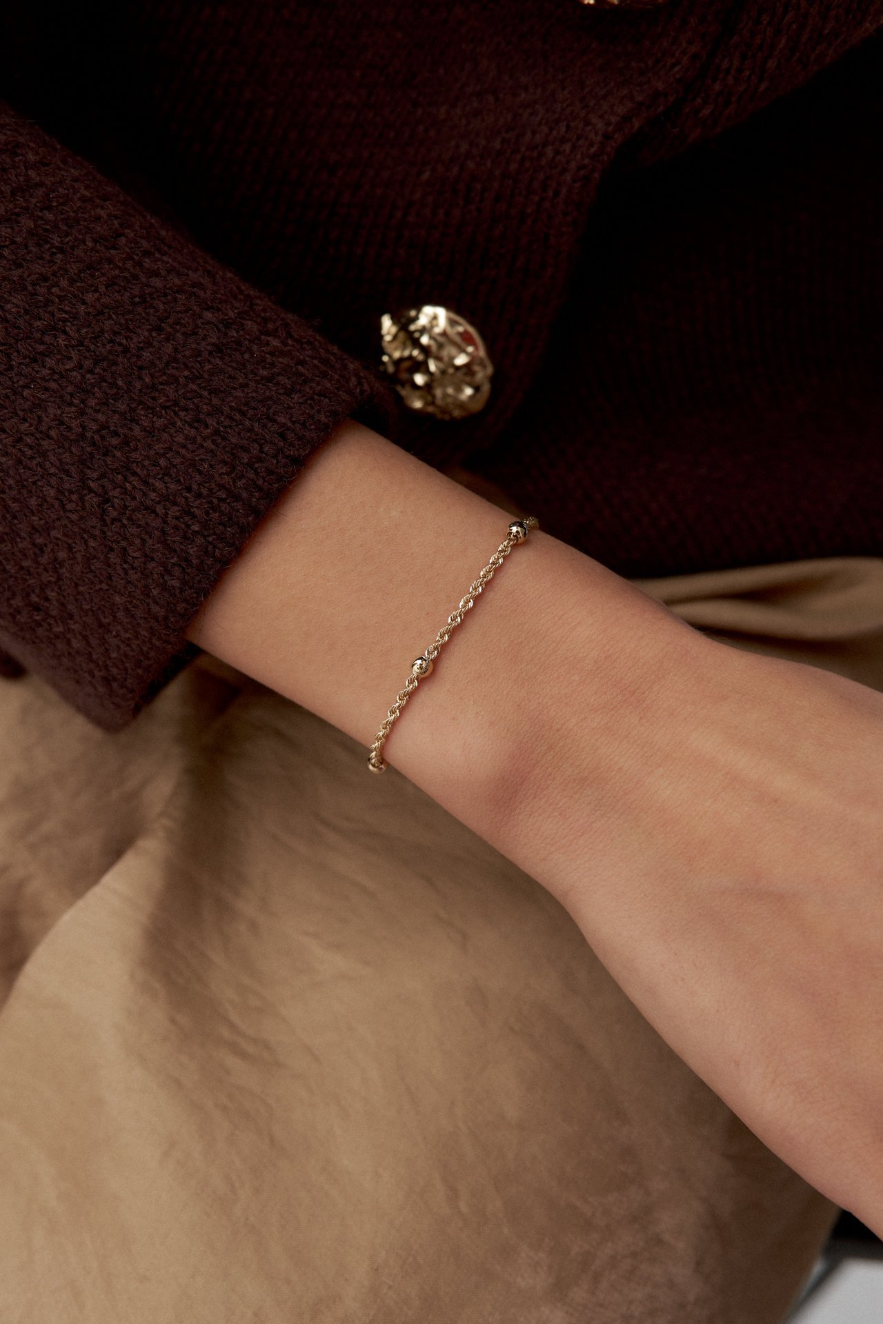 Altın Top Detaylı Hallow Bileklik