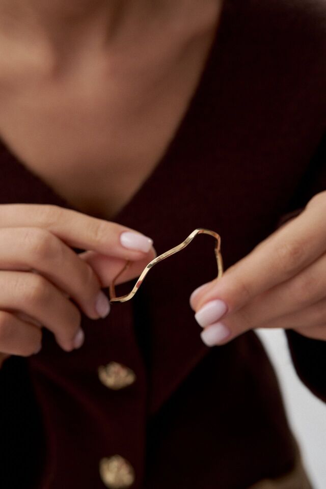 Altın Minimal Dalga Figürlü Kelepçe