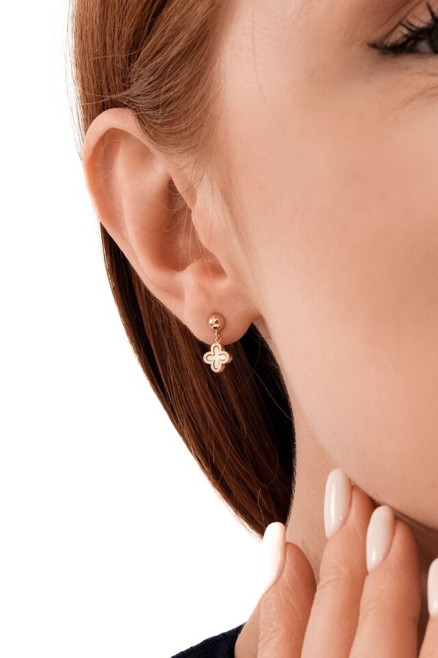 Altın Sallantılı Yonca Küpe