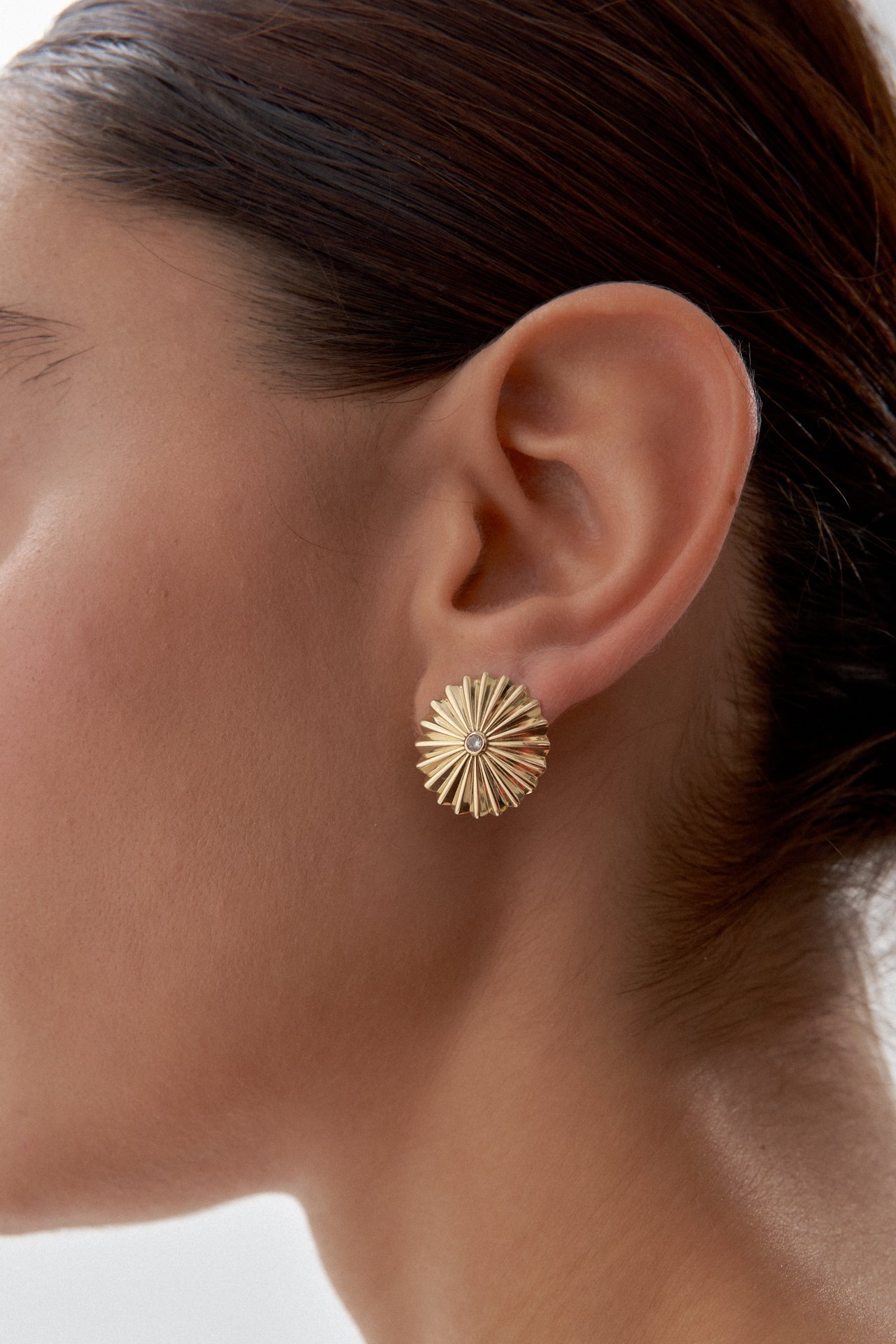 Altın Güneş Figürlü Küpe