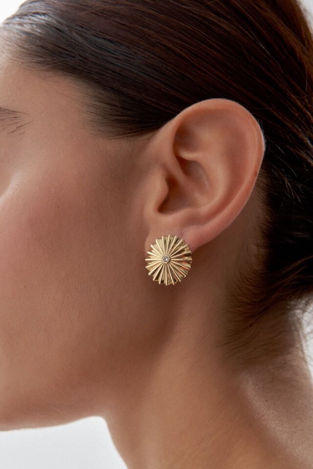 Altın Güneş Figürlü Küpe