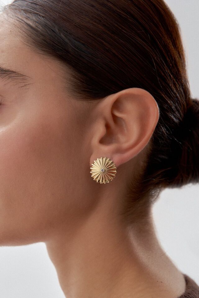 Altın Güneş Figürlü Küpe