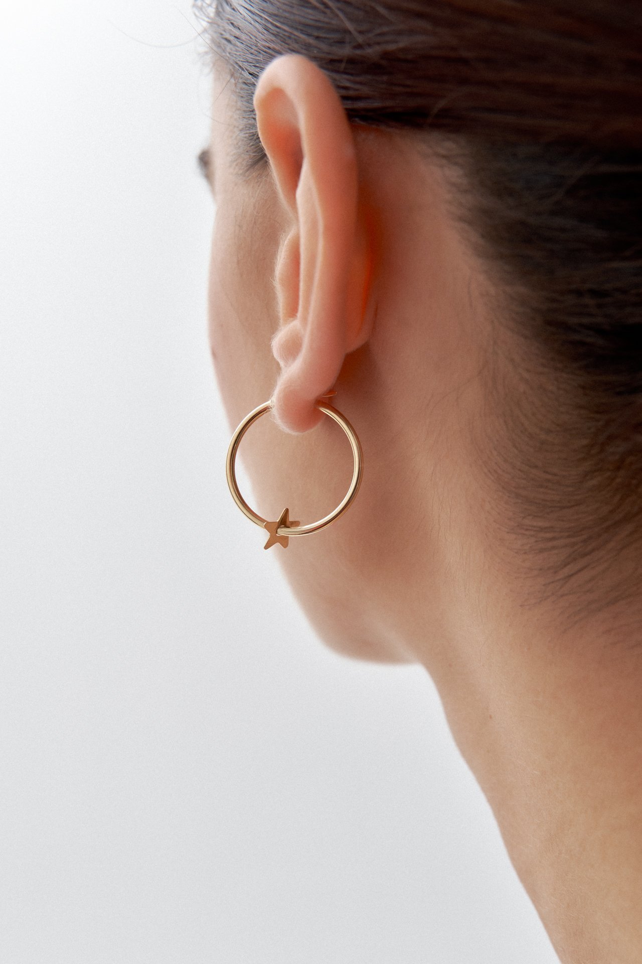 Altın Yıldız Detaylı Halka Küpe