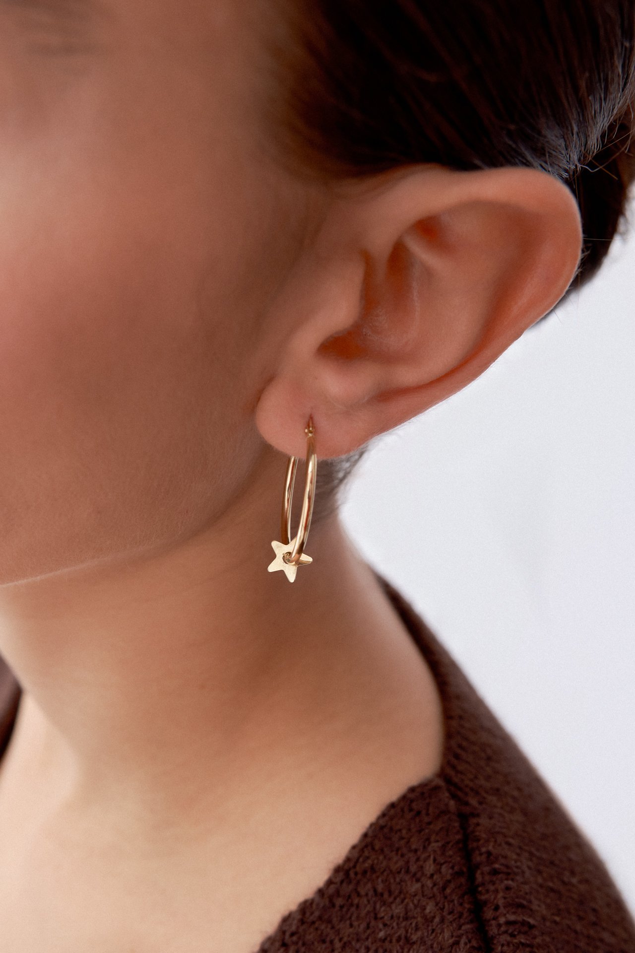 Altın Yıldız Detaylı Halka Küpe