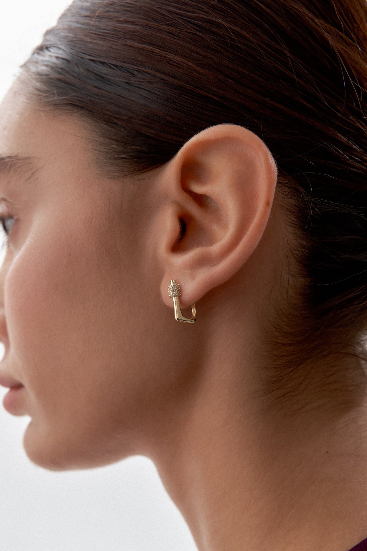 Altın Taşlı Kare Form Küpe