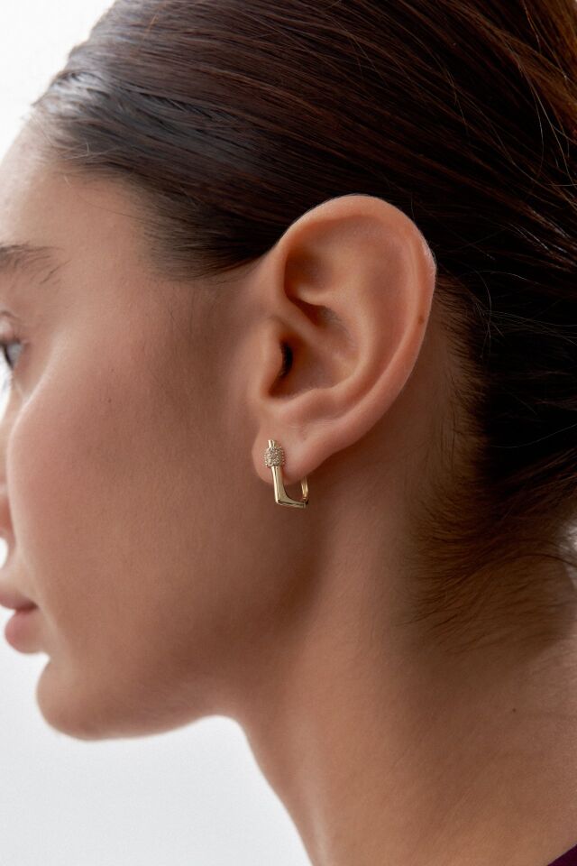 Altın Taşlı Kare Form Küpe