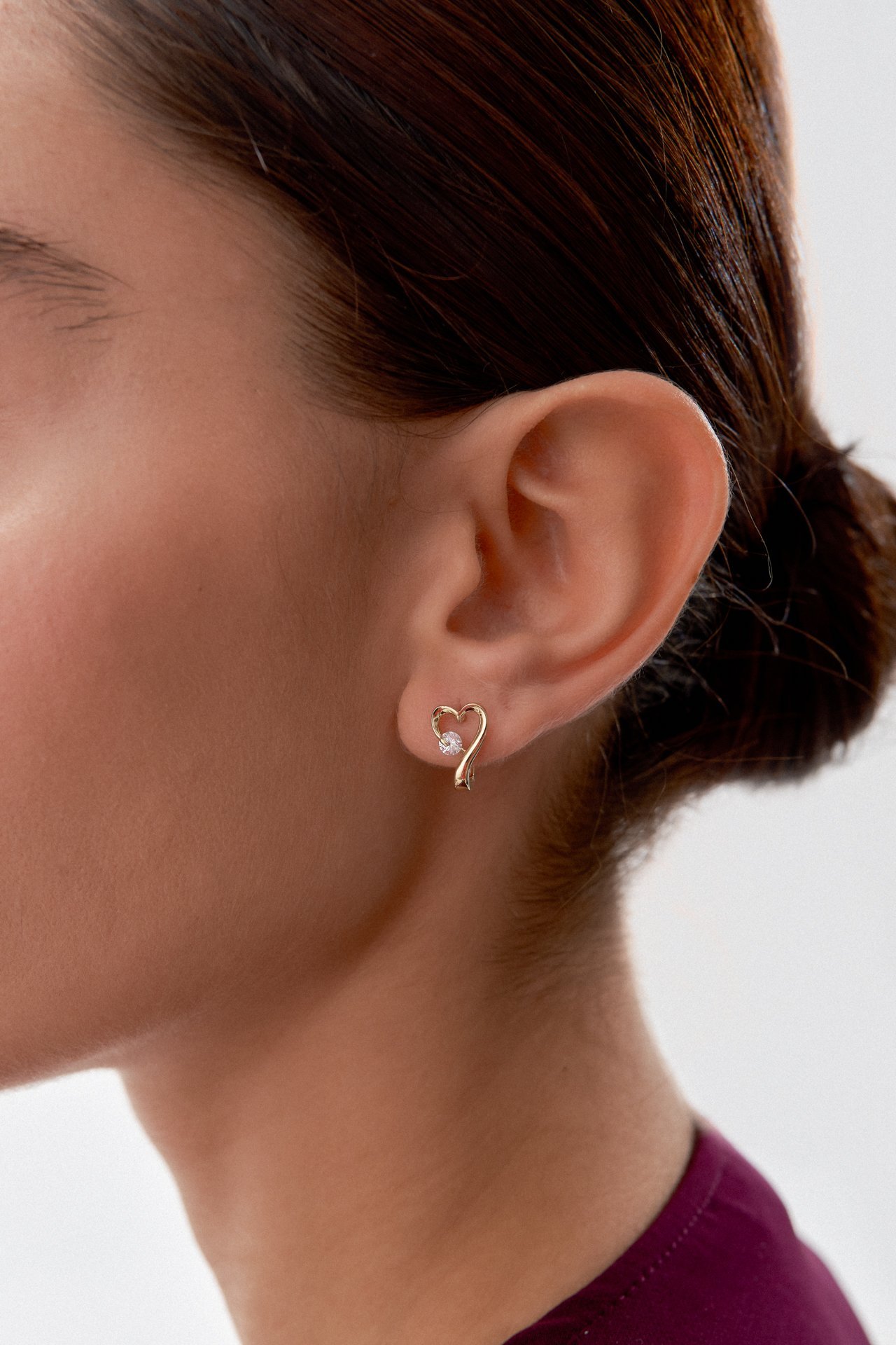 Altın Minik Taşlı Çivili Küpe