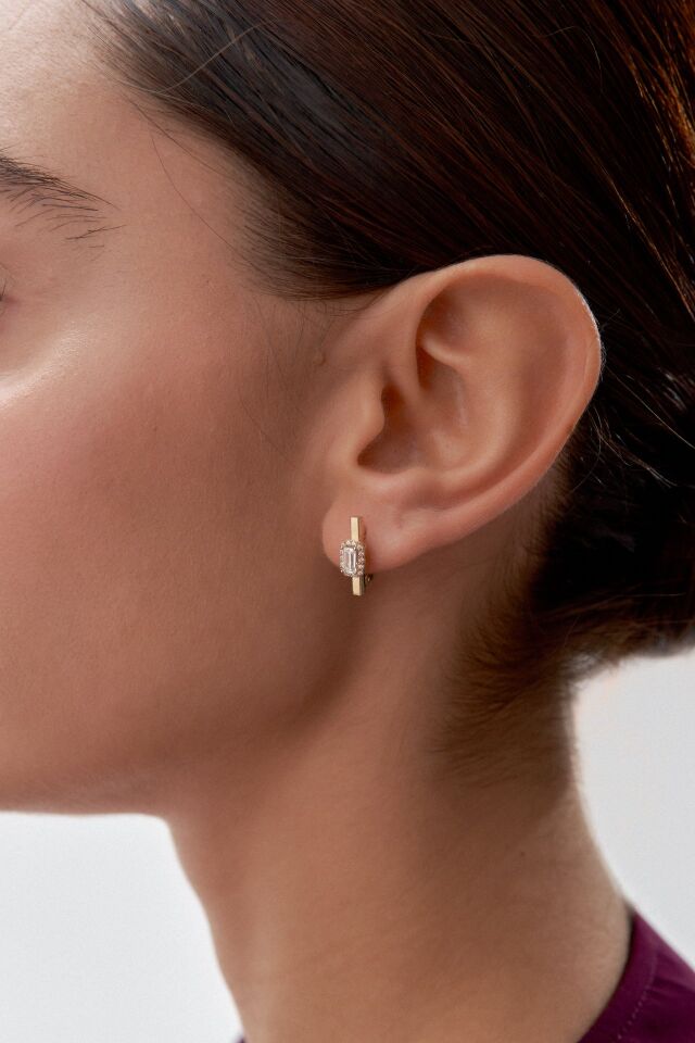 Altın Baget Taşlı Çubuk Küpe