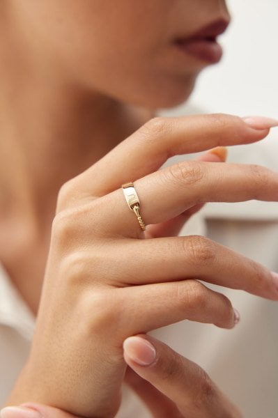 Altın Plaka Yüzük