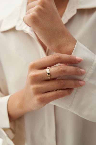 Altın Plaka Yüzük