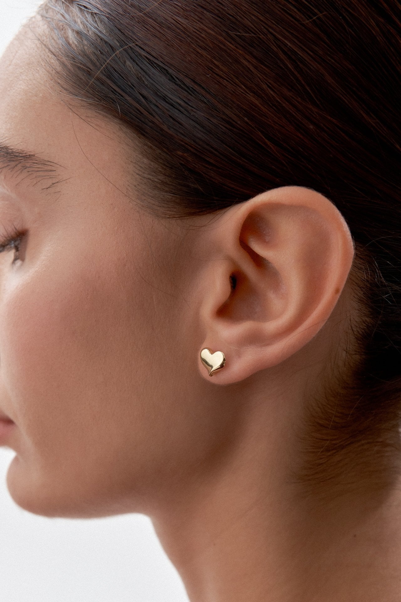 Altın Taş Figürlü Çivili Küpe