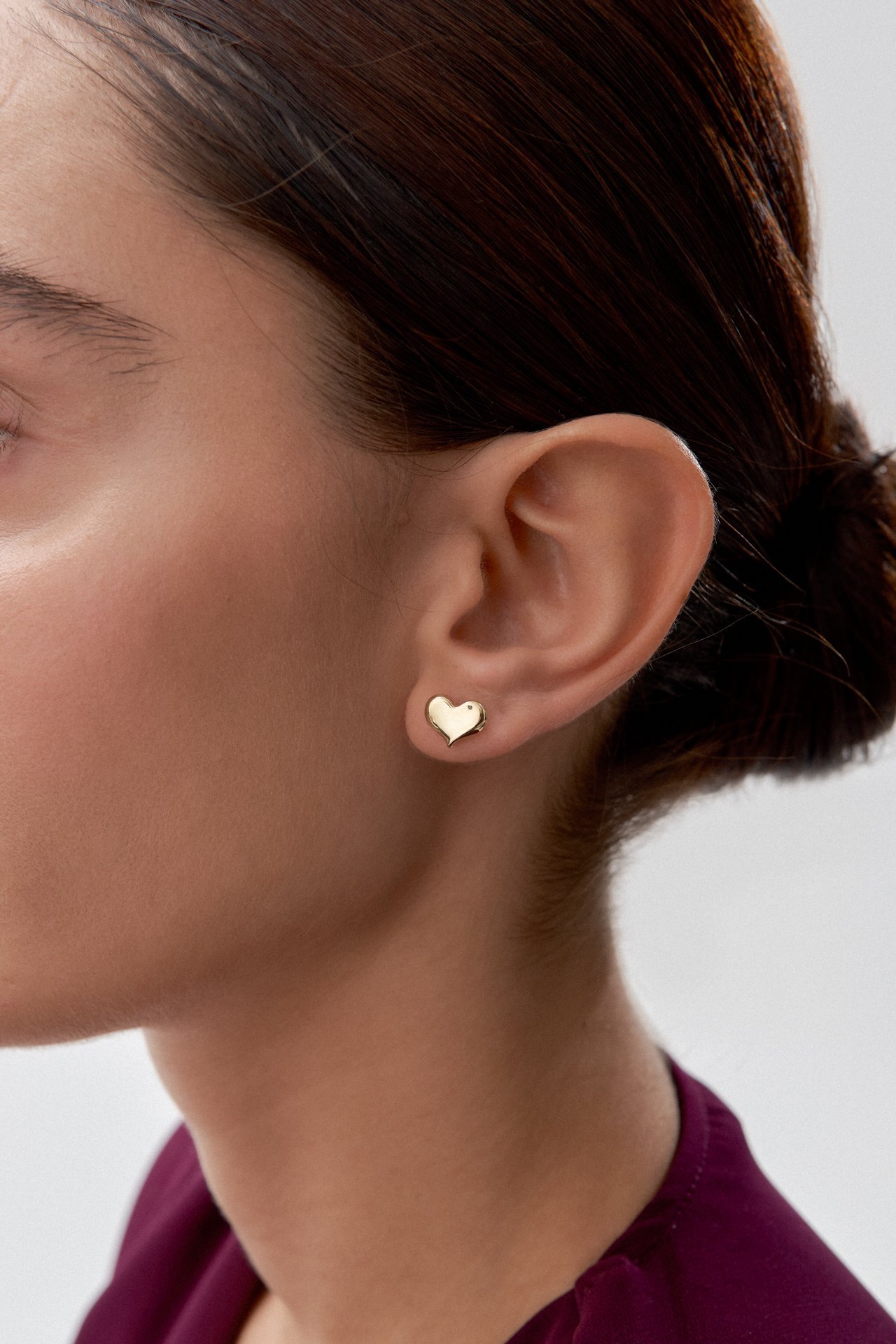 Altın Taş Figürlü Çivili Küpe