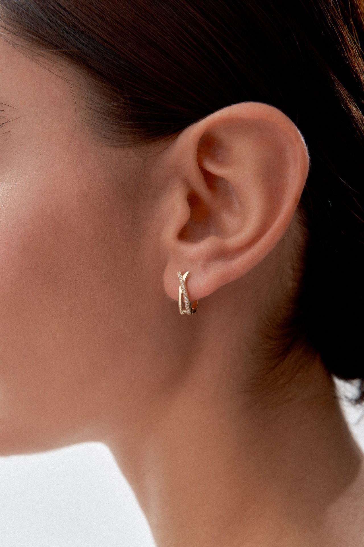 Altın X Formlu Taşlı Küpe