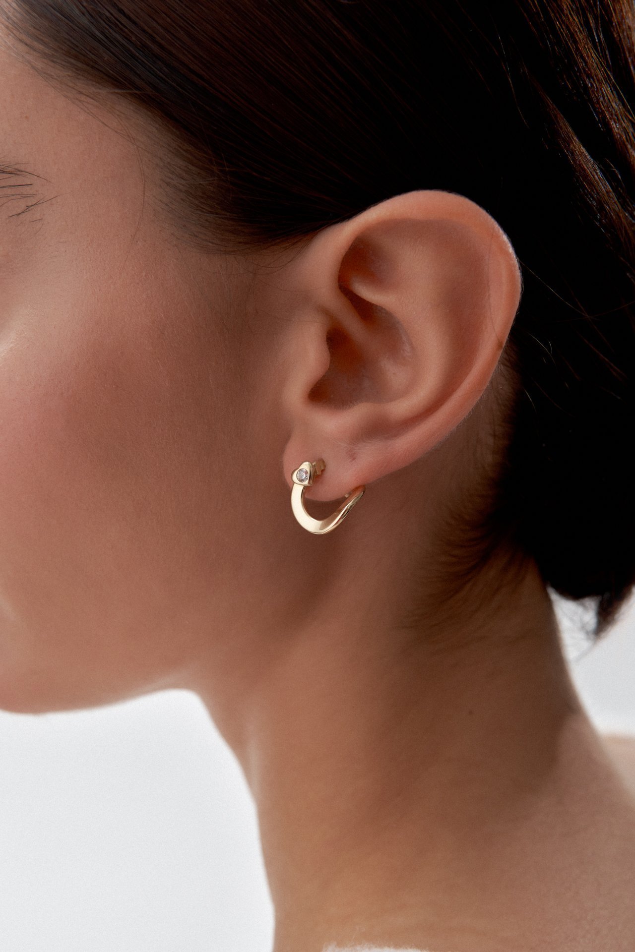 Altın Tektaş Detaylı Küpe