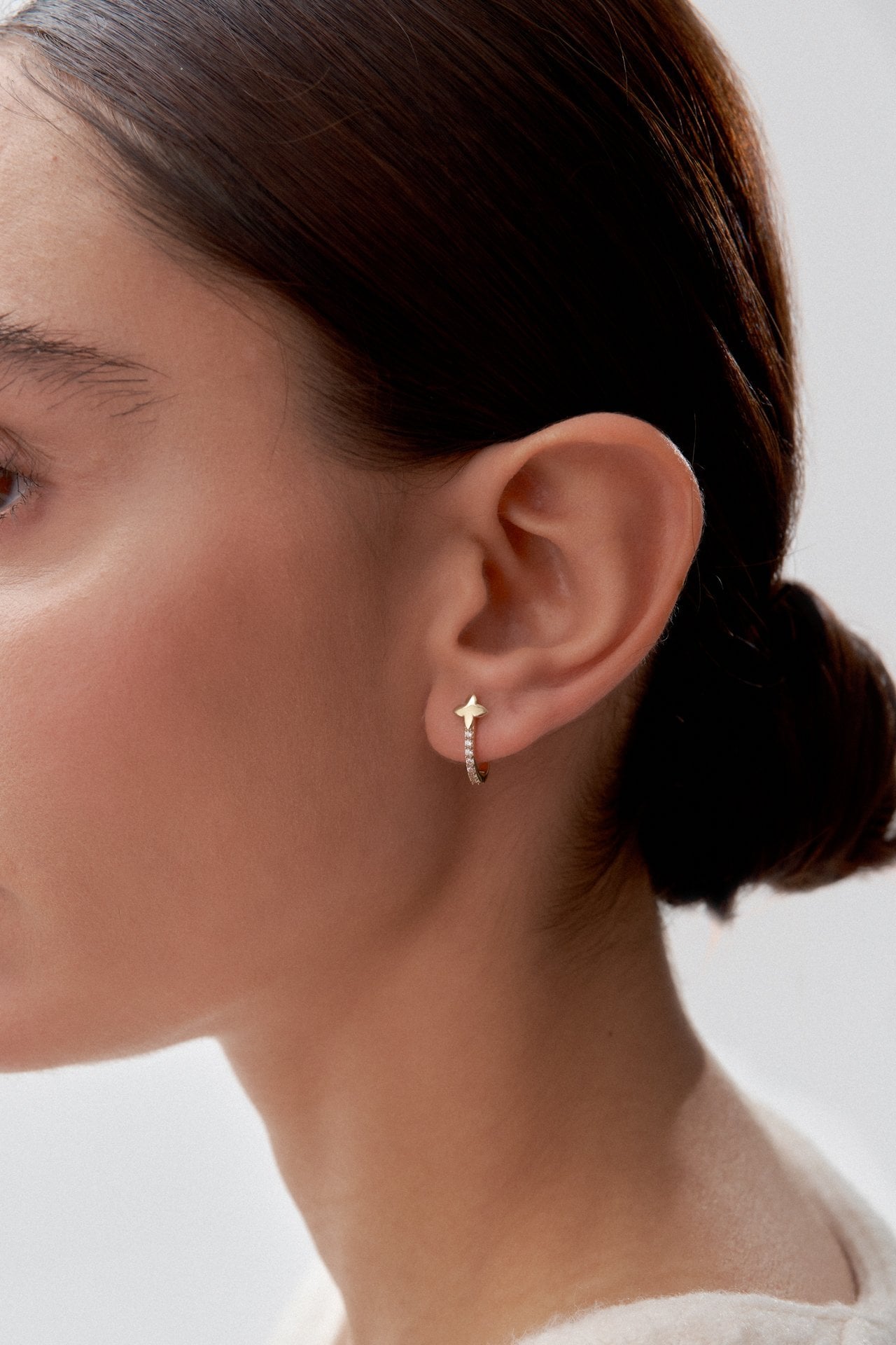 Altın Taşlı Yıldız Küpe