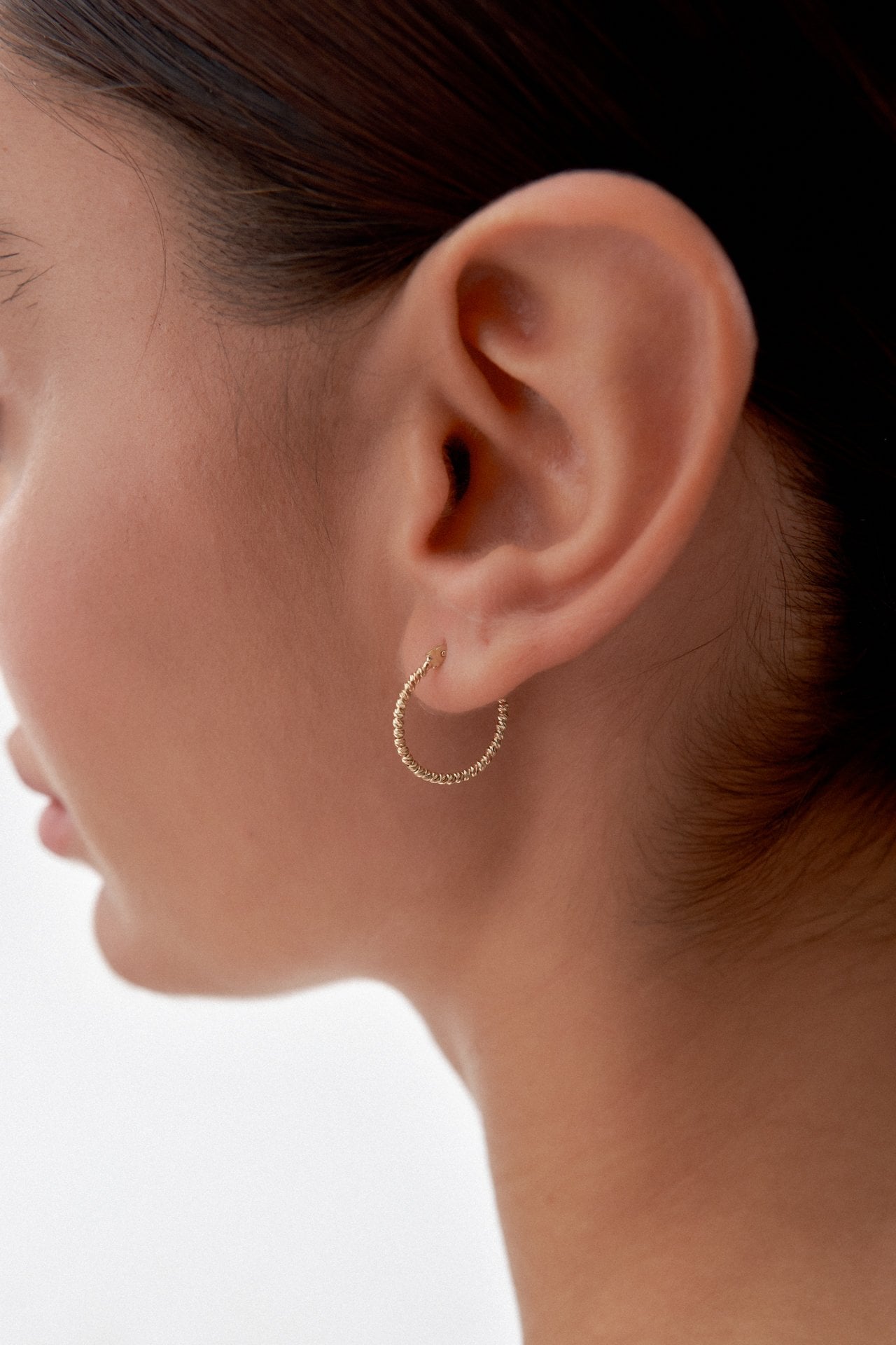 Altın Minimal Halka Dorika Küpe