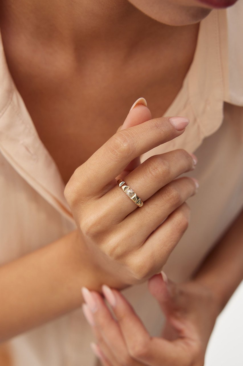 Altın Geometrik Desenli Yüzük