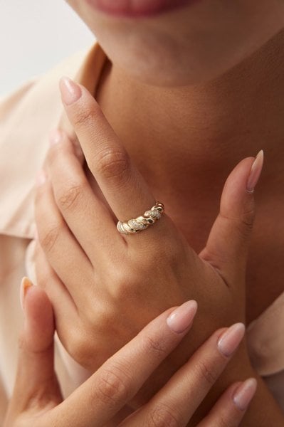 ALTIN TAŞLI FANTAZİ YÜZÜK