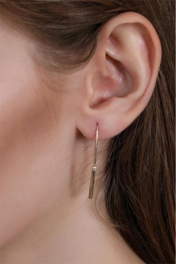 Altın İğne Formlu Küpe