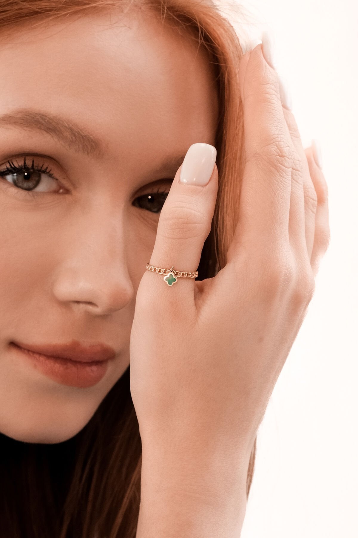 Altın Sallantılı Yonca Yüzük