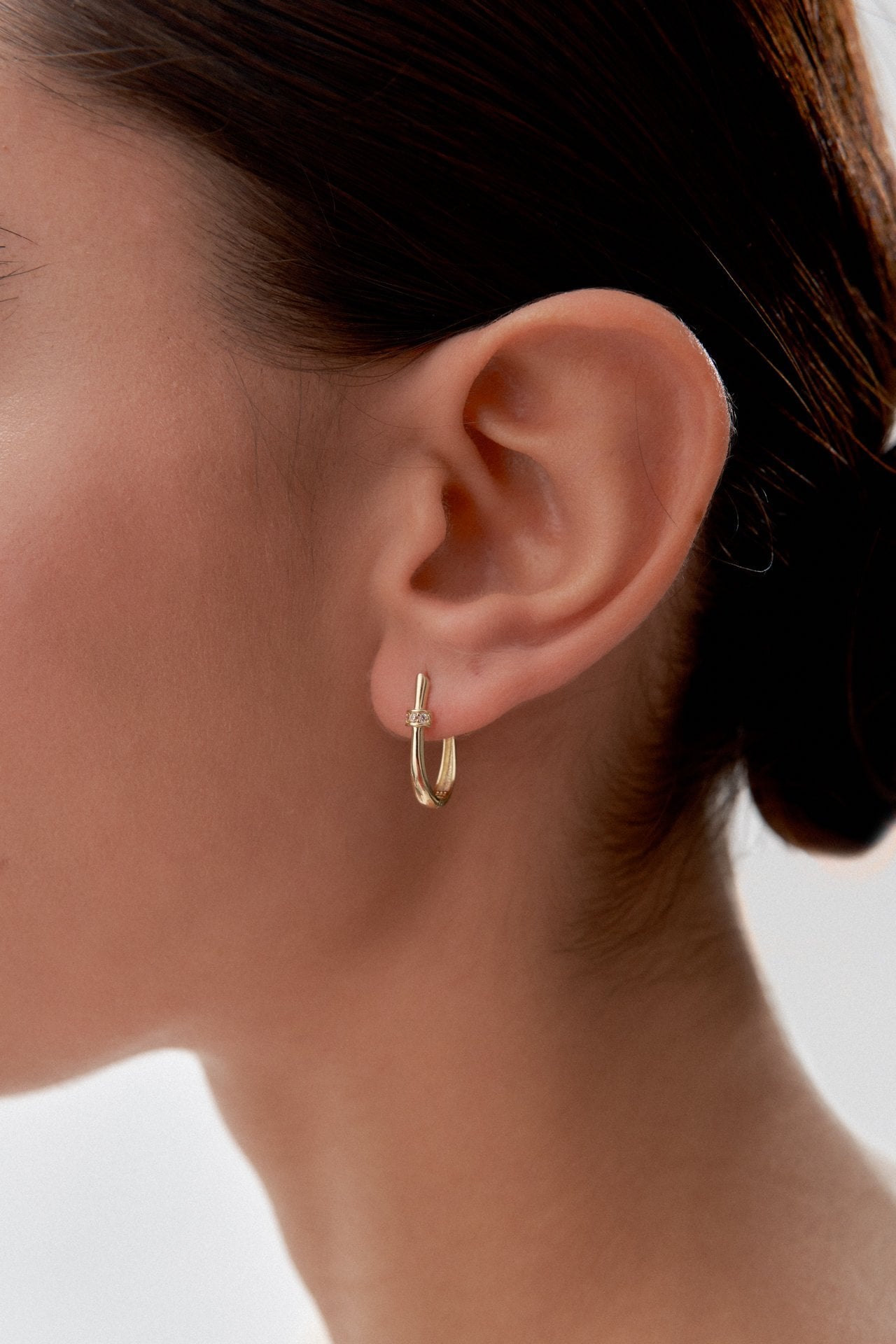 Altın Mini Taşlı Döküm Küpe