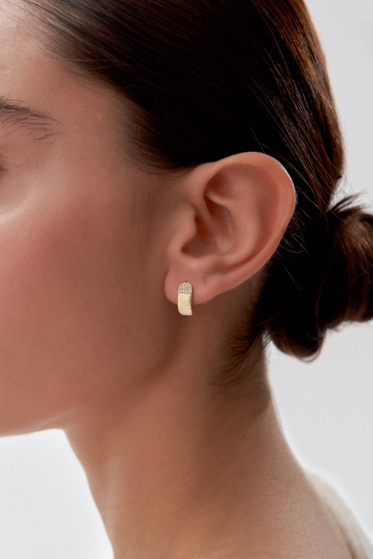 Altın Mini Taşlı Dikey Bar Küpe