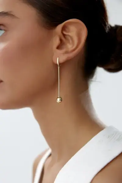 Altın Sallantılı Top Küpe