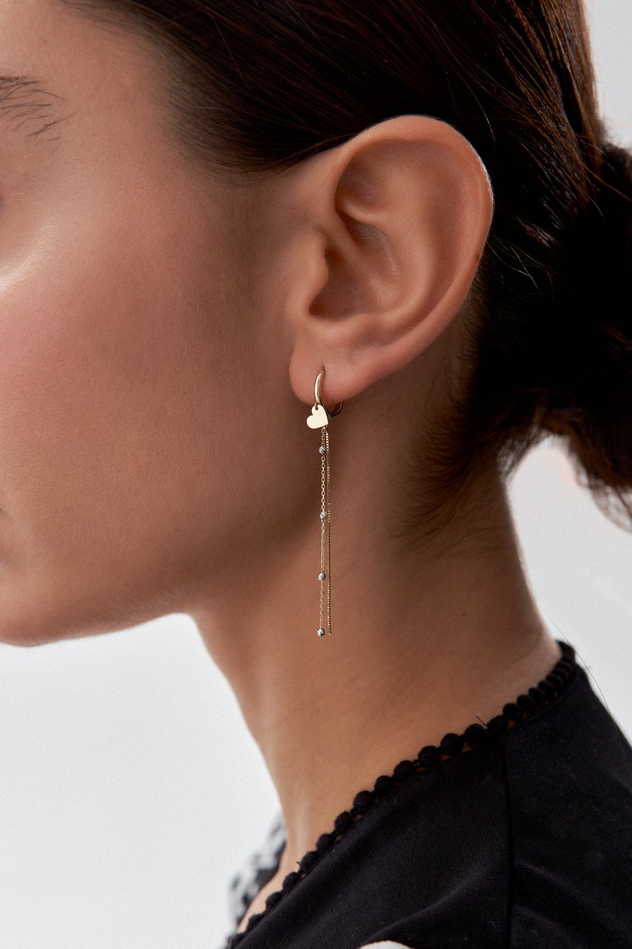 Altın Kalp Detaylı Zincirli Küpe