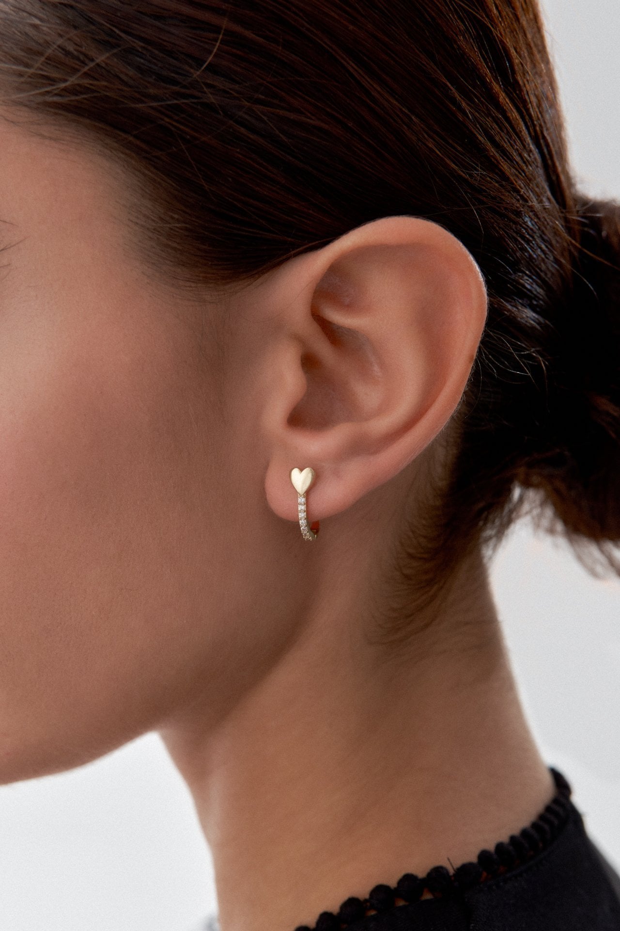 Altın Kalp Detaylı Taşlı Küpe