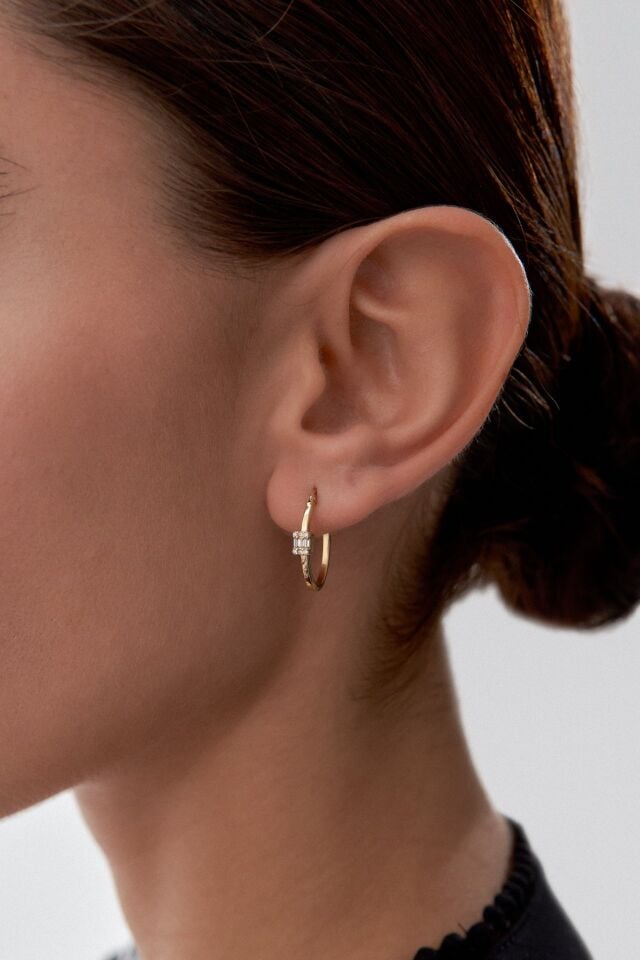 Altın Baget Taşlı Şarnel Küpe