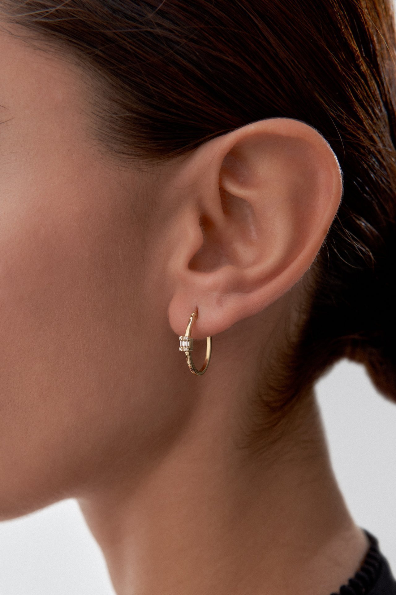 Altın Baget Taşlı Şarnel Küpe