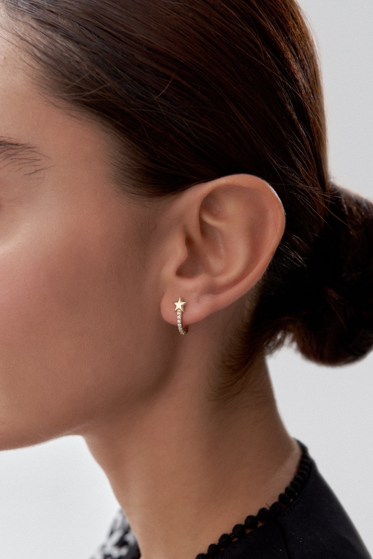 Altın Yıldız Detaylı Taşlı Küpe