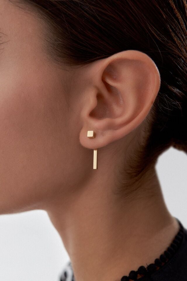 Altın Kare Form Çubuk Küpe