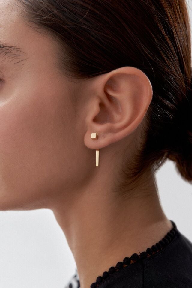 Altın Kare Form Çubuk Küpe