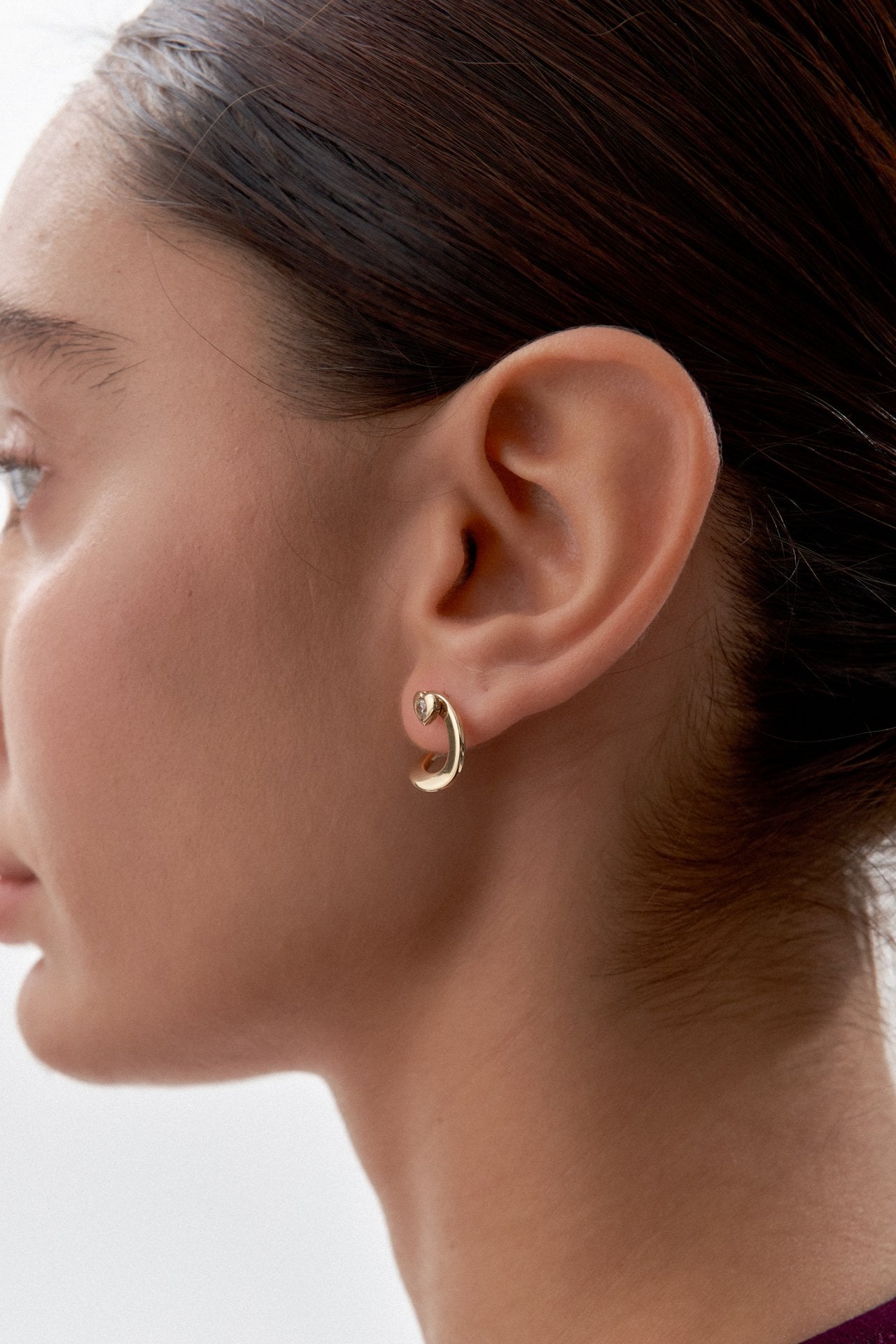 Altın S Formlu Kalp Detaylı Küpe