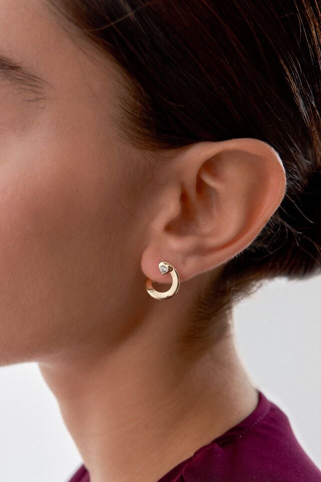 Altın S Formlu Kalp Detaylı Küpe