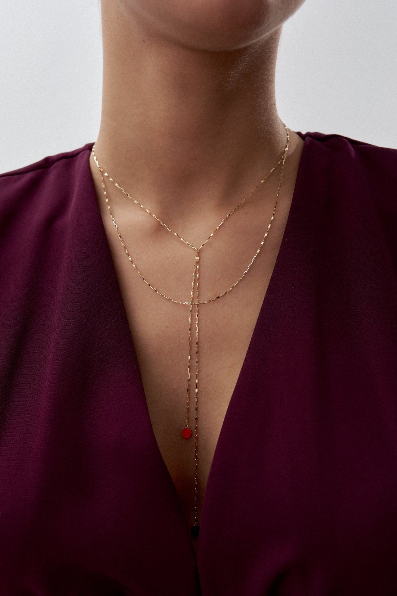 Altın Sallantılı Ucu Plakalı Y Kolye